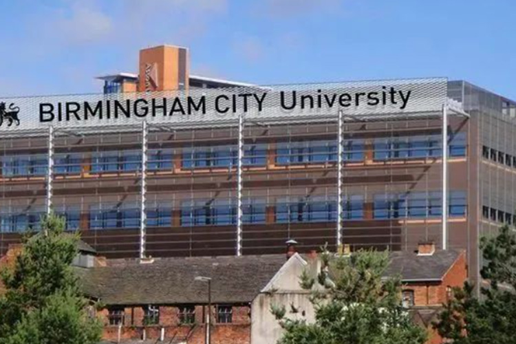 去英国伯明翰城市大学学戏服设计专业如何？