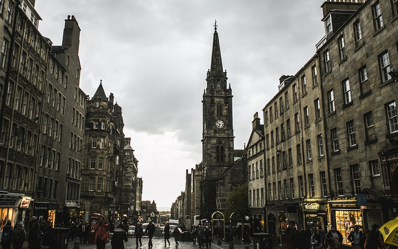 爱丁堡大学留学一年多少钱