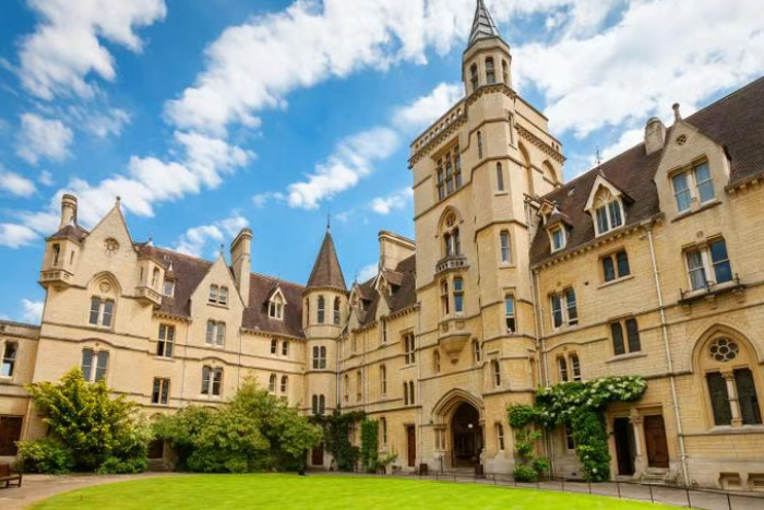 英国牛津大学申请条件