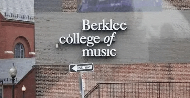 伯克利音乐学院入学率是多少？~35%